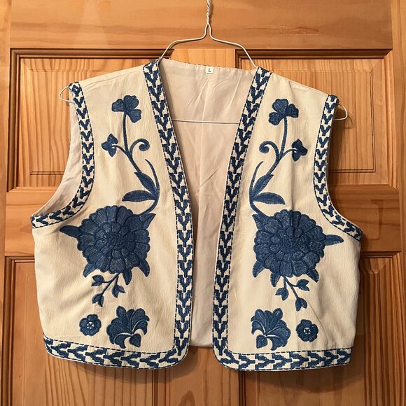 Blue and White Embroidered Vest Top Size L - Picture 1 of 10